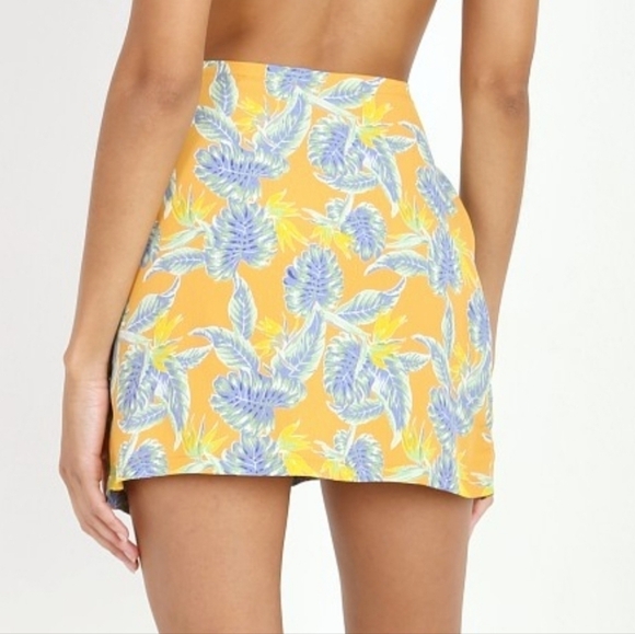 For Love & Lemons Aloha Bird of Paradise Gold Mini Skirt - Size Medium - Picture 2 of 9